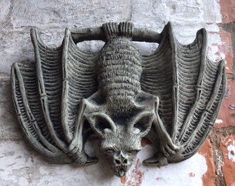 Reconstituted Stone Garden Hanging Bat Plaque