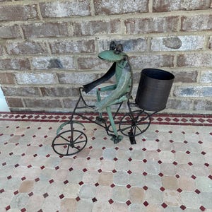 Rustic Metal Bicycle Frog Planter Statue Cute Sculpture Garden Yard Art
