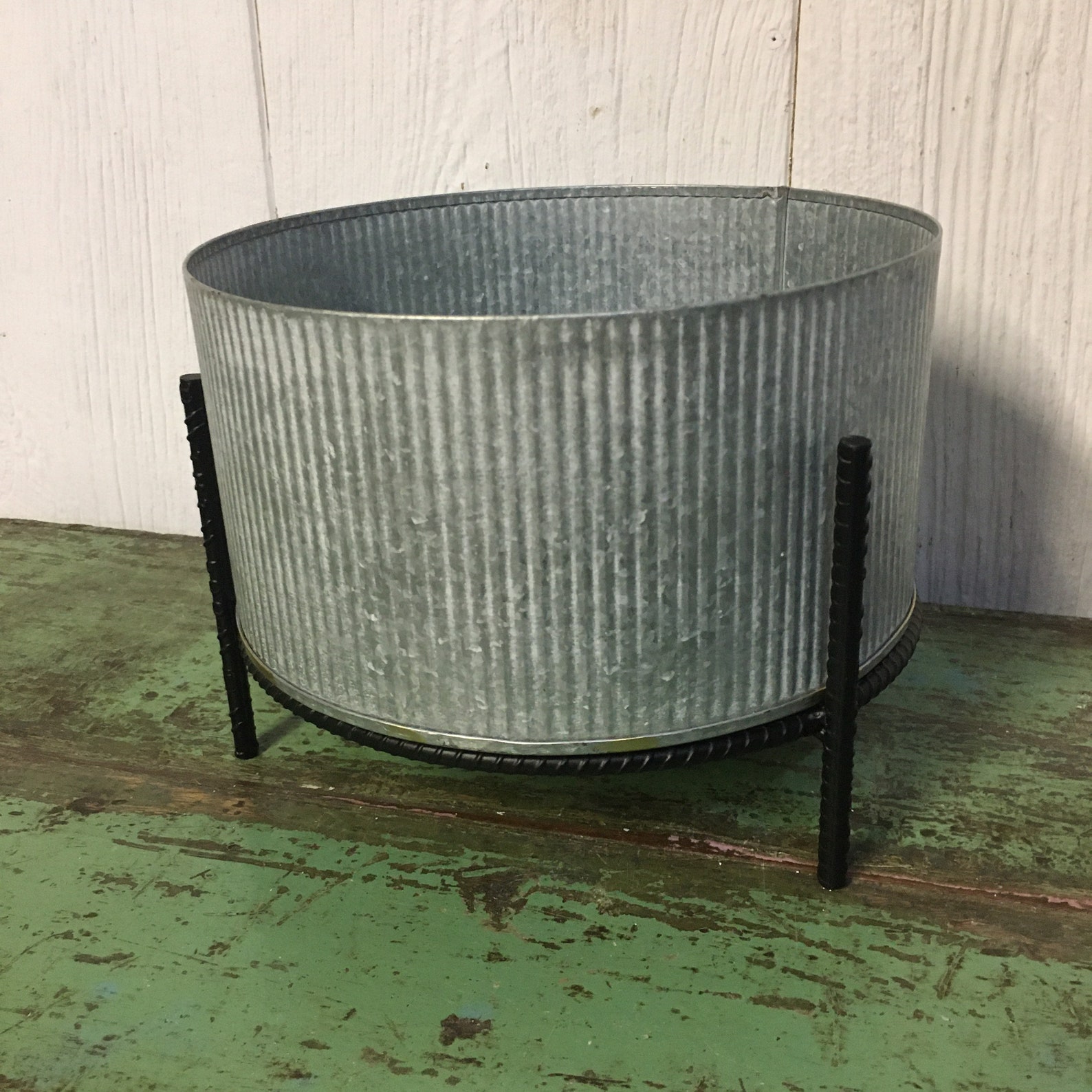 Set Of 2 Silver Galvanized Round Metal Planters On Stand Etsy