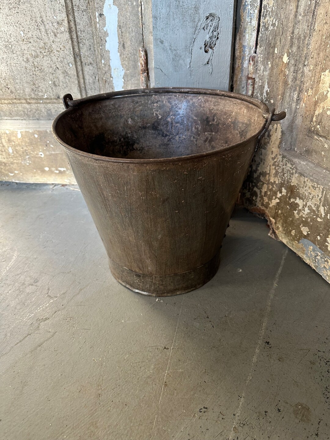 Primitive Style Antique Metal Well Bucket W/ Iron Handle Etsy