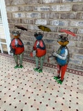 Rustic Metal Traveling Frog Statue Holding Umbrella Cute Sculpture Garden Yard Art
