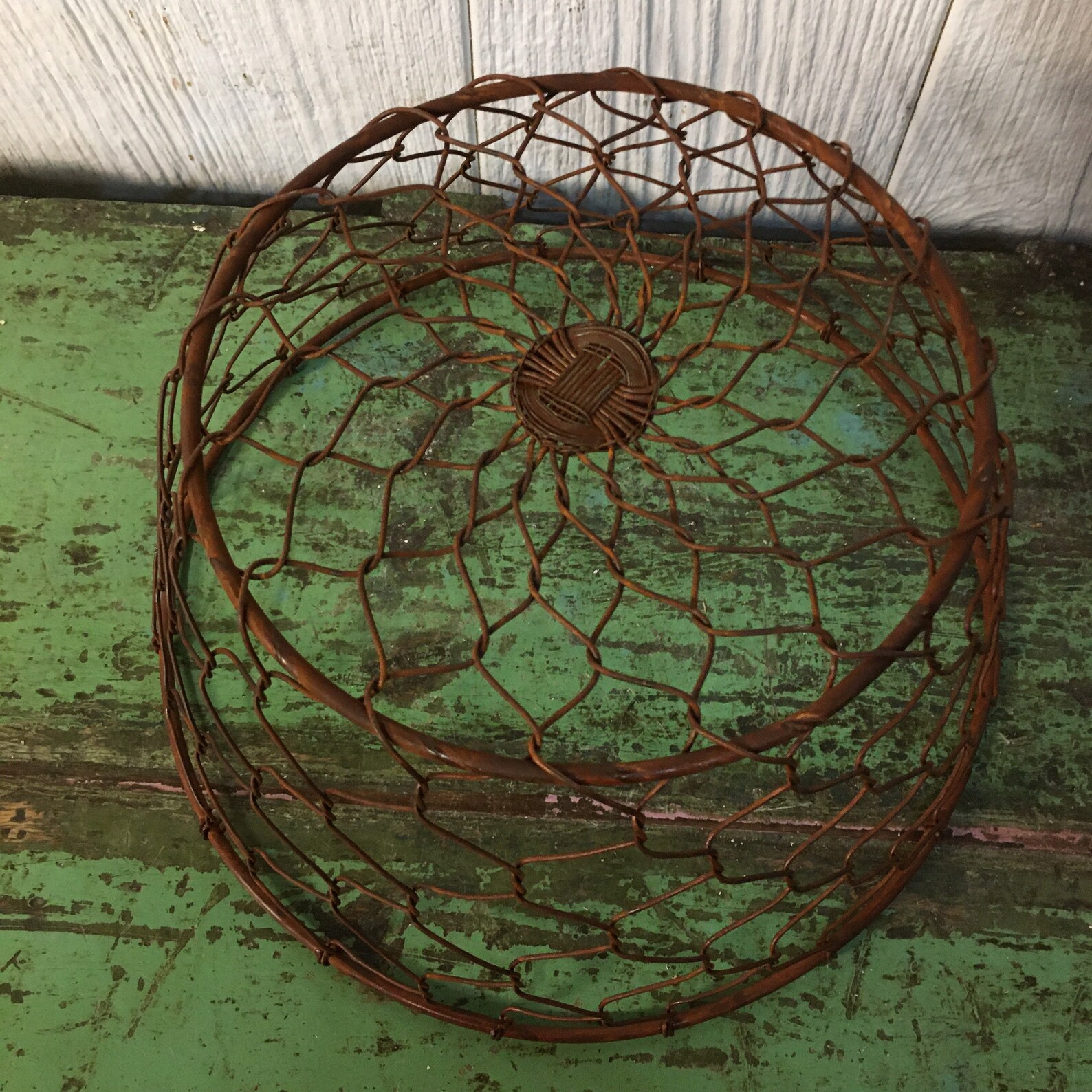 Round Chicken Wire Basket Holder Display Easter Hen Egg Bowl Etsy