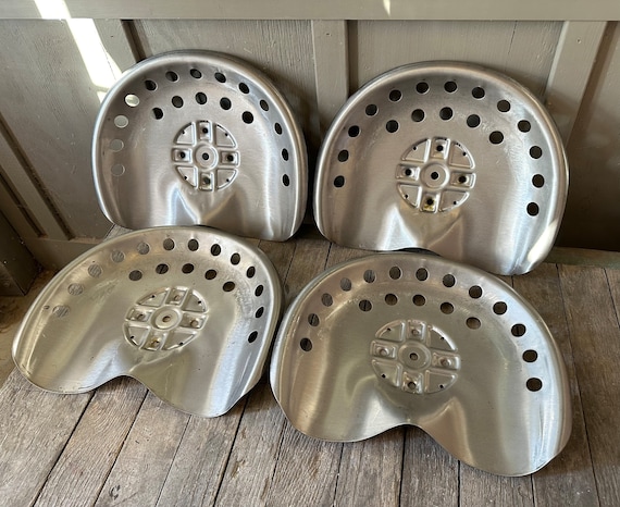 Metal Antique Style Farm Tractor Seat Rustic Silver Wagon Stool Farmhouse Decor Metal Antique Style Farm Tractor Seat Rustic Silver Wagon Stool Farmhouse Decor