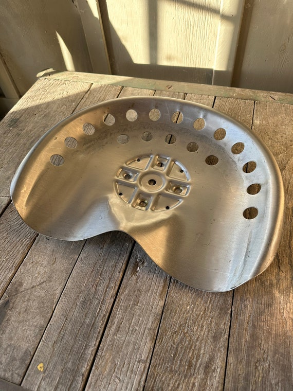 Metal Antique Style Farm Tractor Seat Rustic Silver Wagon Stool Farmhouse Decor Metal Antique Style Farm Tractor Seat Rustic Silver Wagon Stool Farmhouse Decor