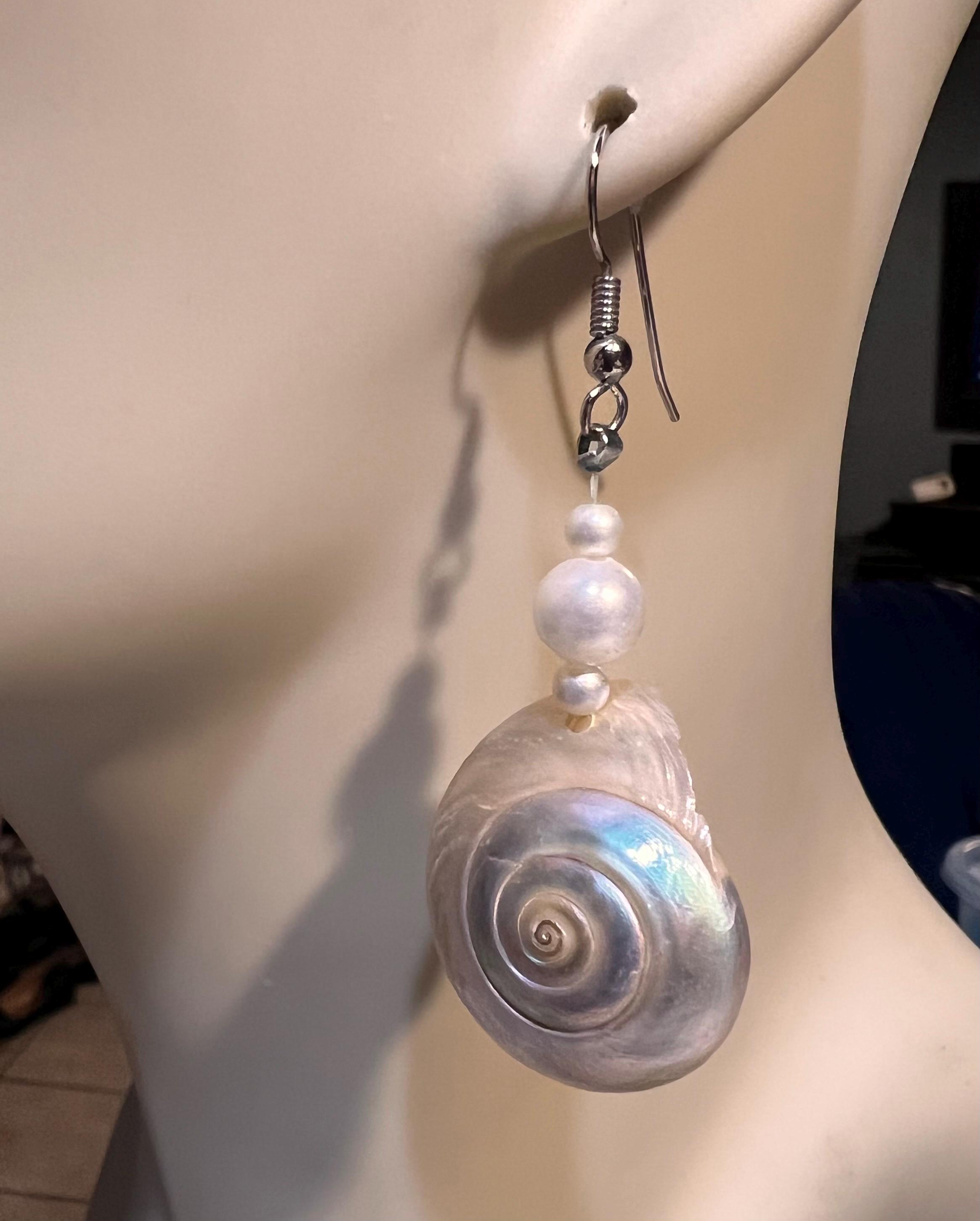 Beautiful Vintage Sea Shell Snail Shell Dangle Earrings Faux Pearls. Very Unique Statement