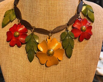 Beautiful Vintage wooden Flower necklace Hand Carved link chain Red Yellow Green