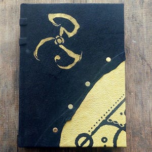Letrero amarillo - Cuaderno encuadernado en cuero - Lovecraft - RW Chambers