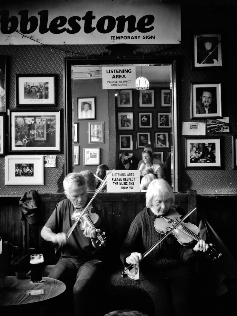 Dublin Irish Pub Black And White Photography Prints Gallery Wall Set Of Three zdjęcie 5