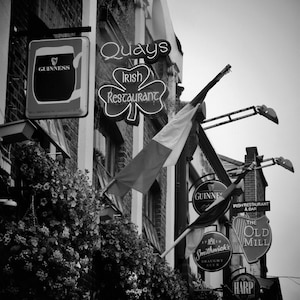 Dublin Irish Pub Black And White Photography Prints Gallery Wall Set Of Three zdjęcie 6