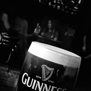 Dublin Irish Pub Black And White Photography Prints Gallery Wall Set Of Three zdjęcie 4