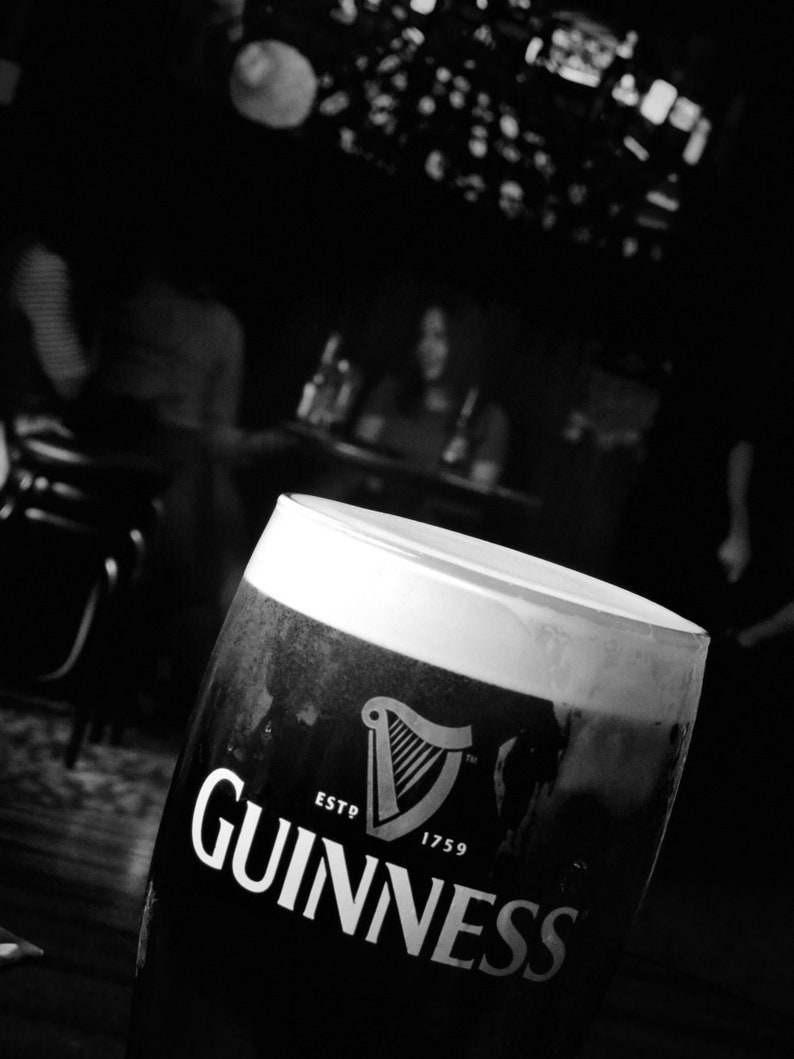 Dublin Irish Pub Black And White Photography Prints Gallery Wall Set Of Three zdjęcie 4