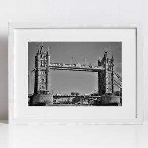 Impresión de fotografía en blanco y negro del Tower Bridge de Londres
