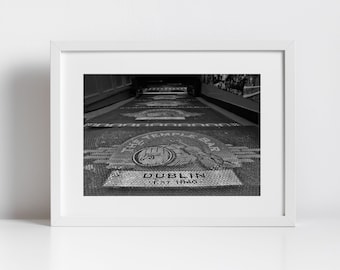 Impresión de pub irlandés Temple Bar Arte Dublín Fotografía en blanco y negro