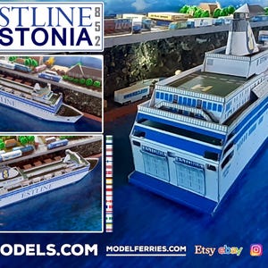 Könnte beinhalten: Ein Modell der Fähre Estline Estonia, weiß mit blauen Streifen, wird auf einer blauen Oberfläche gezeigt. Das Modell enthält Details wie den Schiffsnamen, einen Hubschrauberlandeplatz und Miniaturfahrzeuge. Das Bild zeigt auch das Estline Estonia Logo.