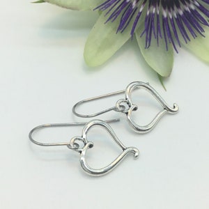 pendientes en forma de corazón, regalo reflexivo para esos preciosos momentos