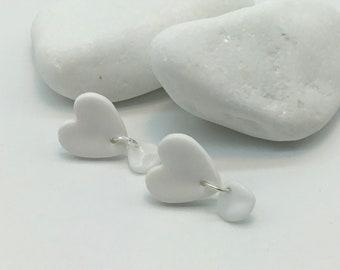 kleine weiße Ohrstecker, weiße Herz Ohrringe, Polymer Clay Ohrringe, Freundin Geschenke