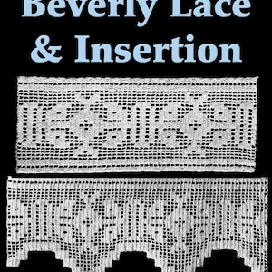 Op de afbeelding: Een wit gehaakt kantpatroon genaamd "Beverly Lace & Insertion" door Claudia Botterweg. Het patroon heeft twee verschillende ontwerpen, een met een rechte rand en een met een gegolfde rand.