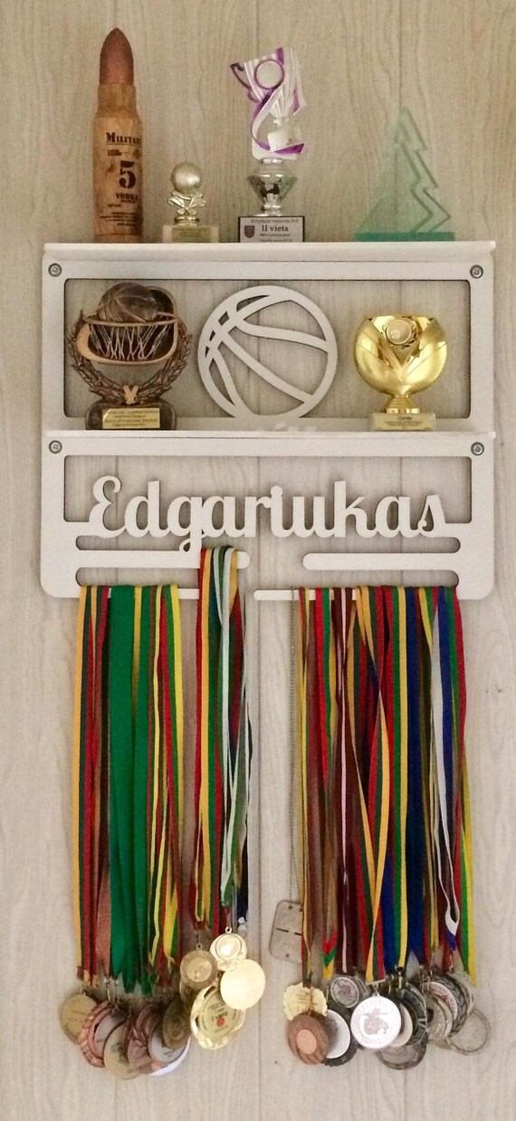 Medaille Kleiderbugel Basketball Spieler Halten Medaillen Und Etsy