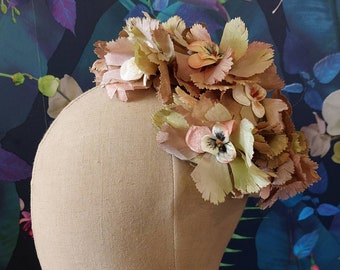 vintage Floral Half Hat-1950s Petal Hat avec Velvet Pansies-Mid Century Floral Half Hat