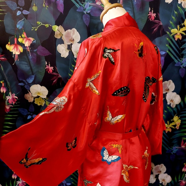 Vintage Chinese Hand Embroidered Kimono -1940s Chinese Hand Embroidered Silk Robe
