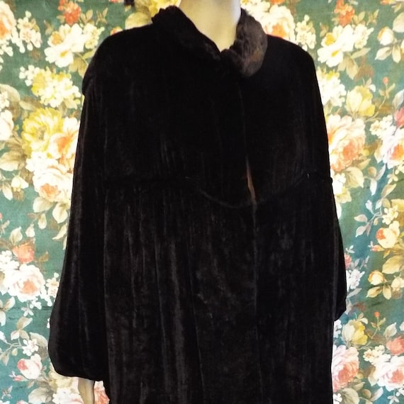Antique Velvet Cocoon Opera Coat~1920s Lame Flecke