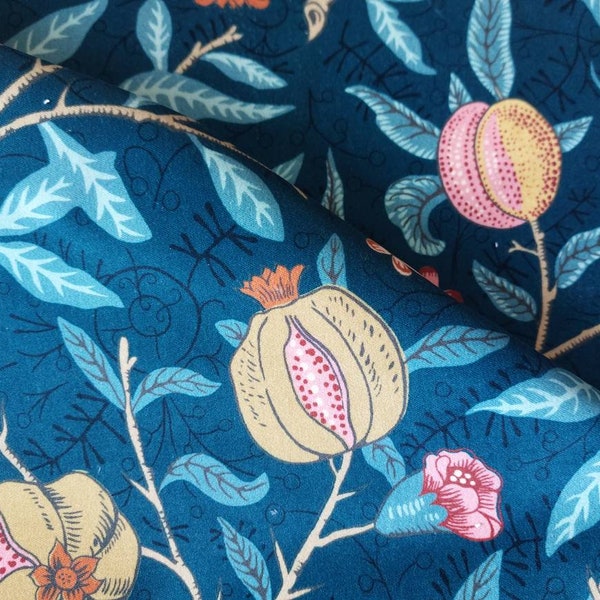 Morris & Co Fruit Velvet Fabric-William Morris Designs voor Arthur Sanderson- 2019 Morris Rouen Velvet Collection