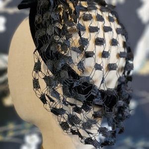 Vintage Rudolf Snood - 1950-tals slöjhårsnood med sammetsband - brittiska kungligheter, hatt