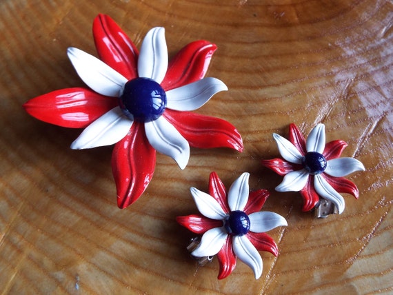 Vintage Enamel Daisy Brooch and Earrings~1960s Ame