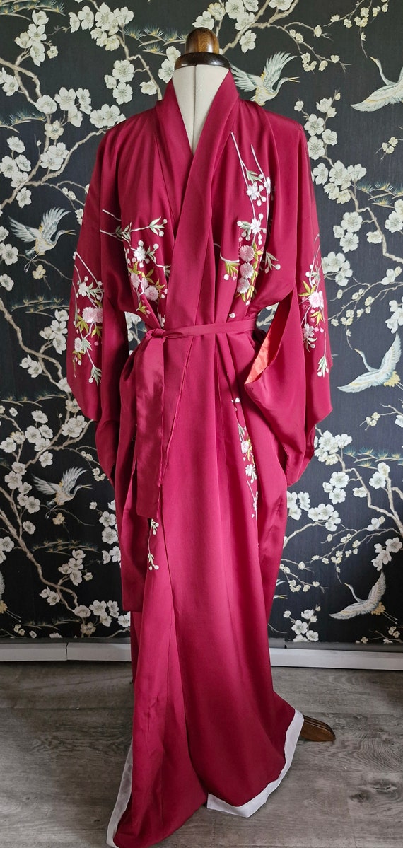 [希少本]Die schönsten Kimonos Vintage Japanese Embroidered Kimono-1980s Japanese Silk