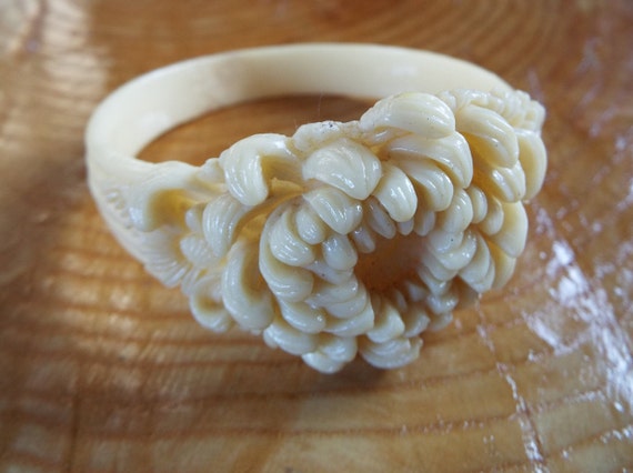 Vintage Chrysanthemum Celluloid Bangle~1930s Cellu