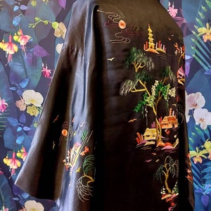 Vintage Chinese Robe Golden Bee Embroidered Jacquard Plum Kimono S / M