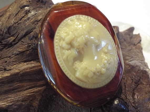 Vintage Bakelite Brooch~Art Deco Bakelite Cameo~Ap