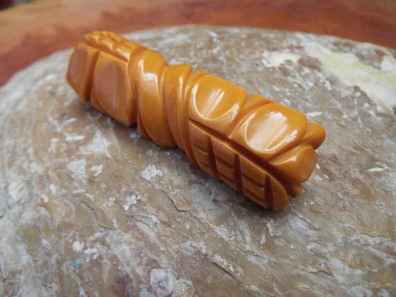 Vintage Carved Bakelite Brooch~1940s Carved Bakelite Bar Brooch