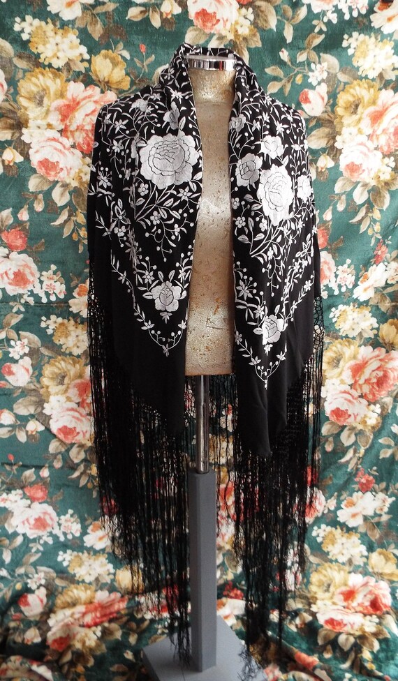 Vintage Embroidered Piano Shawl~1920s Embroidered
