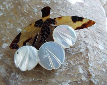 Antique Mother of Pearl Brooch~Victorian Carved Shell Brooch~1800s Carved Mother of Pearl Shell Brooch