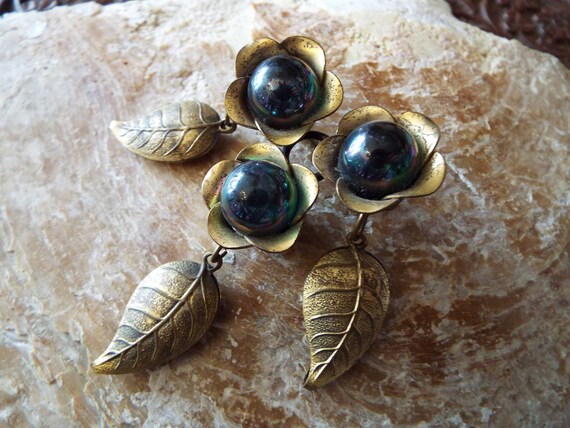 Vintage Dangle Brooch~1940s Metal and Lucite Dangl