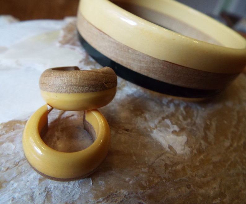 Vintage Bakelite Set~1960s Bakelite /& Wood Bangle~Bakelite and Wood Earrings