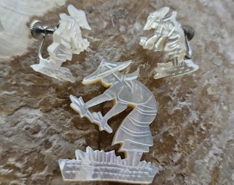 Vintage Carved Mother of Pearl Brooch and Screwback Earrings-1920s to 30s Carved Mop Jewellery-Early Art Deco Chinese Figure Jewellery Set