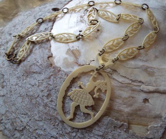 Vintage Celluloid Pendant~1930s Celluloid Necklace