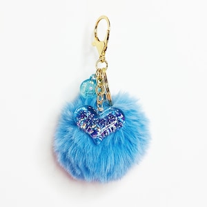 Blauer Pom Pom Schlüsselanhänger mit Herz