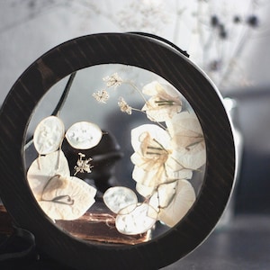 Round wooden frame 8&quot;- Pressed flower frame - Round framed wall decor - Real flowers - Glass pressed flower frame  - Botanicals