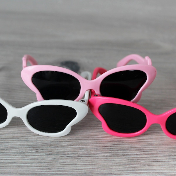 Sunglasses for doll. Butterfly shaped frame. Fits Welliewishers, Corolle les cheries, Heart for Heart dolls and Sasha dolls.