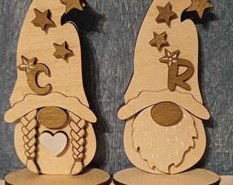 Pareja de madera de gnomos SVG Archivo, Gnomo, segnaposto trecce +barba + lettere con stellina