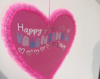 Mega Cuore fuxia da appendere con ponpon de tul y auguri para San Valentino