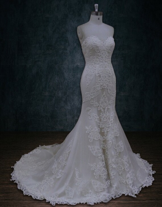 sweetheart neckline applique