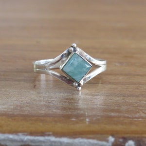 Amazonitring i sterlingsilver: Boho smaragdgrön ädelsten