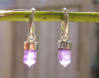 MYSTICAstore Boucles d'oreilles MIni Hoop Amethyst, Boucles d'oreilles Mini Hoop Pointed, Pendentif en cristal Tiny Hoops, Bijoux Amethyst