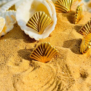 Beach Gold Shell Stud Earrings, Stud Earrings with 18k Gold Plated, Seashell Earrings, Hypoallergenic Waterproof Stud Earrings, Anti Tarnish