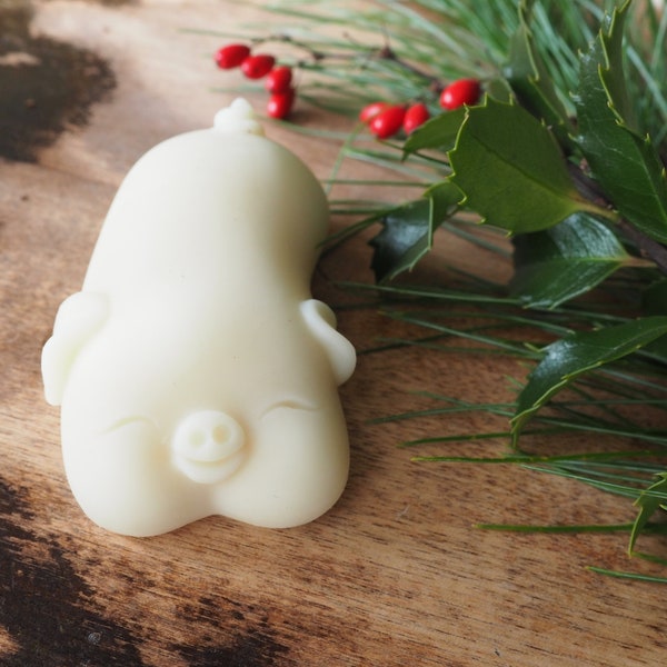 sleepy pig handmade lotion bar with hibiscus infused jojoba oil and refined shea butter - scented with Bulgarian lavender essential oil