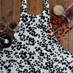 Black and White Ivy Cecil Apron